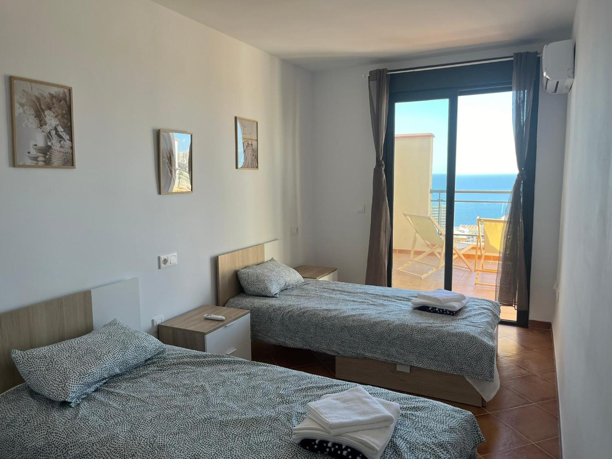 Espacioso Duplex Con Terraza Y Vistas *