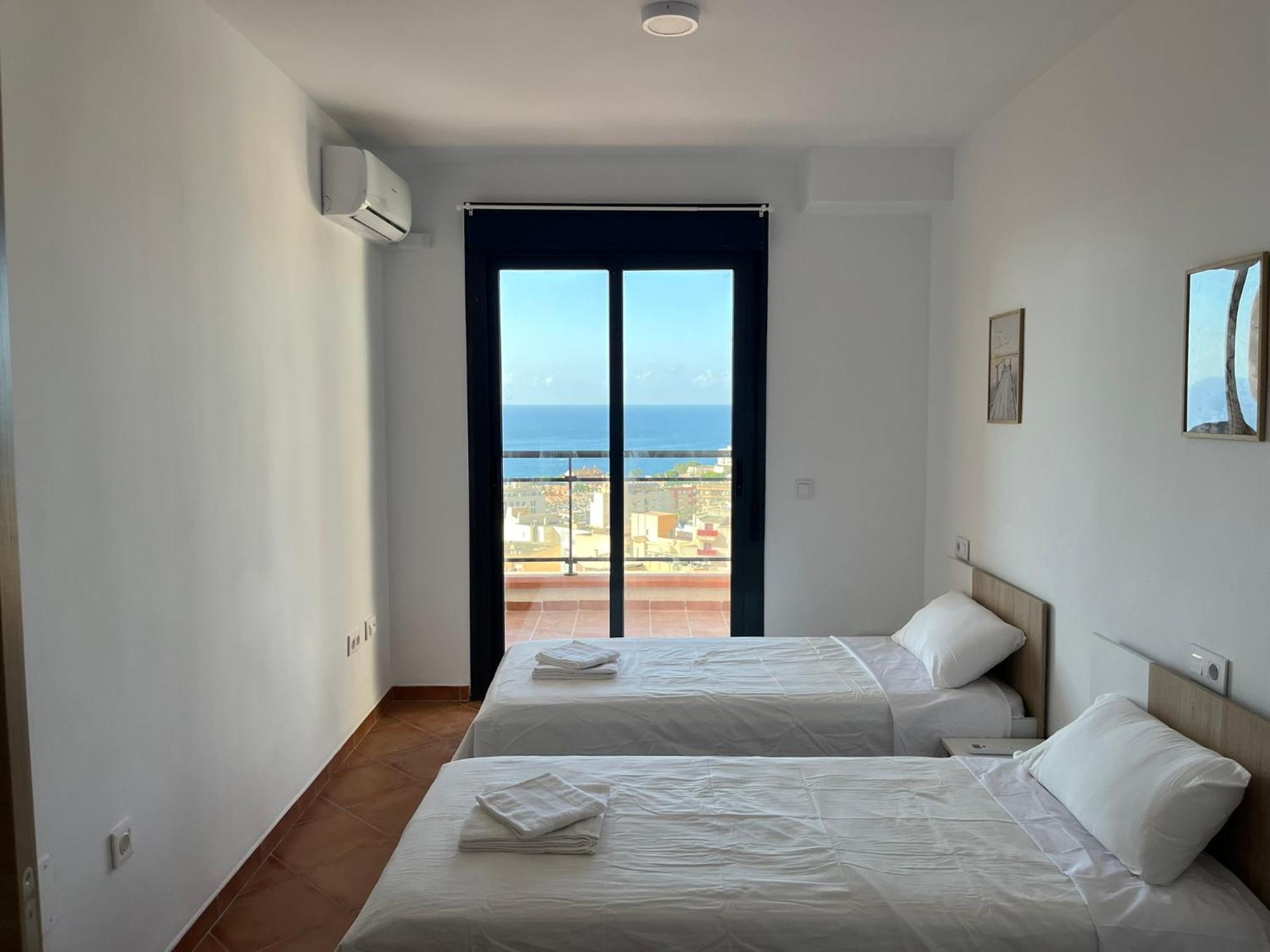 Espacioso Duplex Con Terraza Y Vistas *