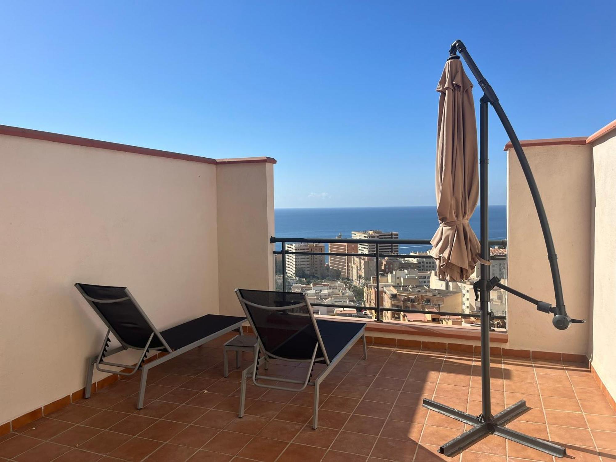 Espacioso Duplex Con Terraza Y Vistas *