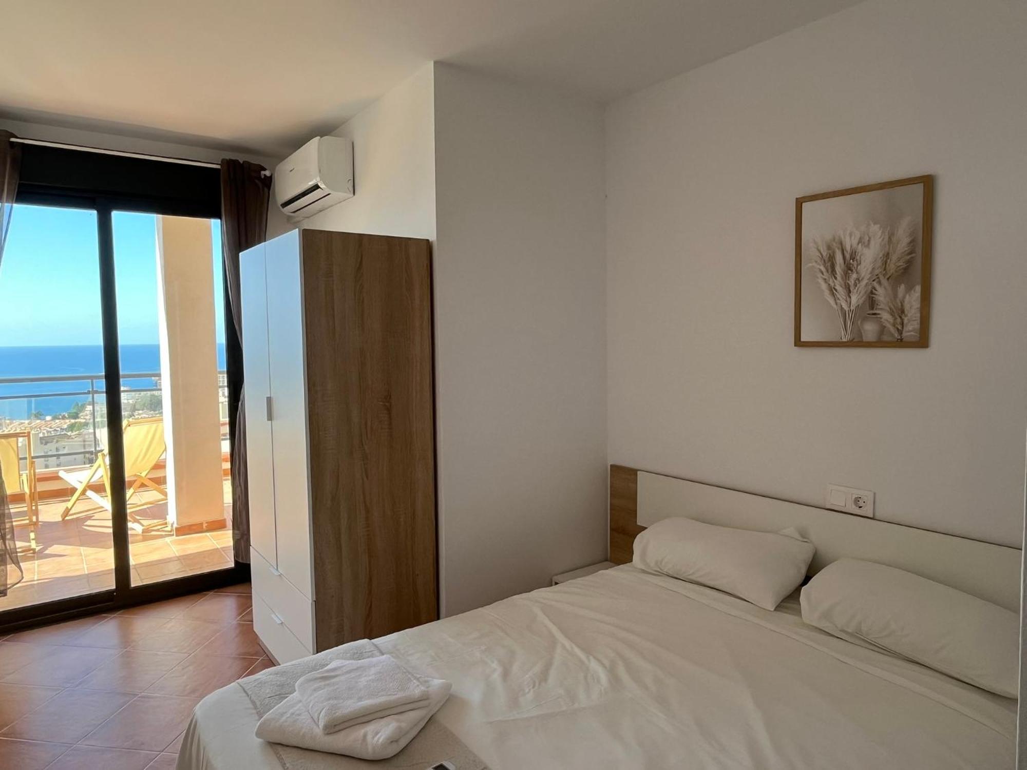 Espacioso Duplex Con Terraza Y Vistas *
